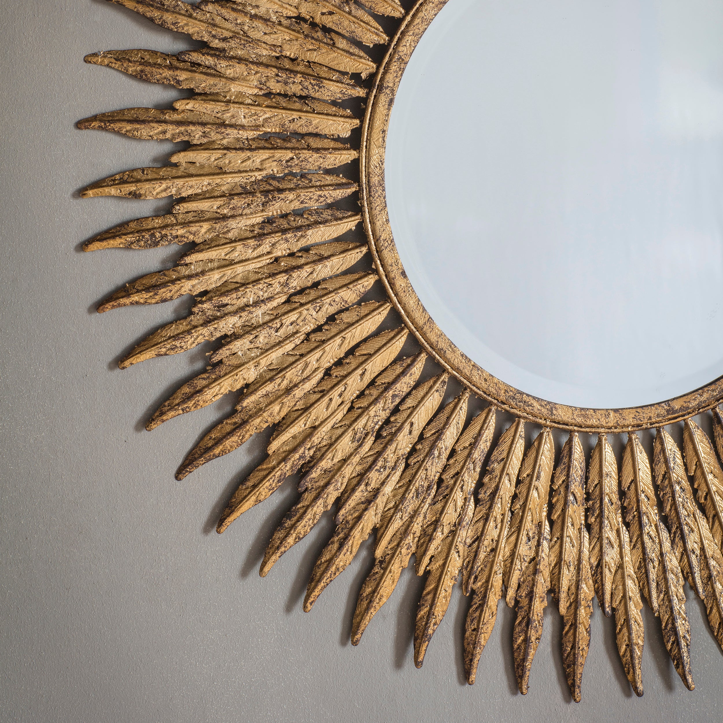 Amos Aged gold feathered frame round mirror - Image 4