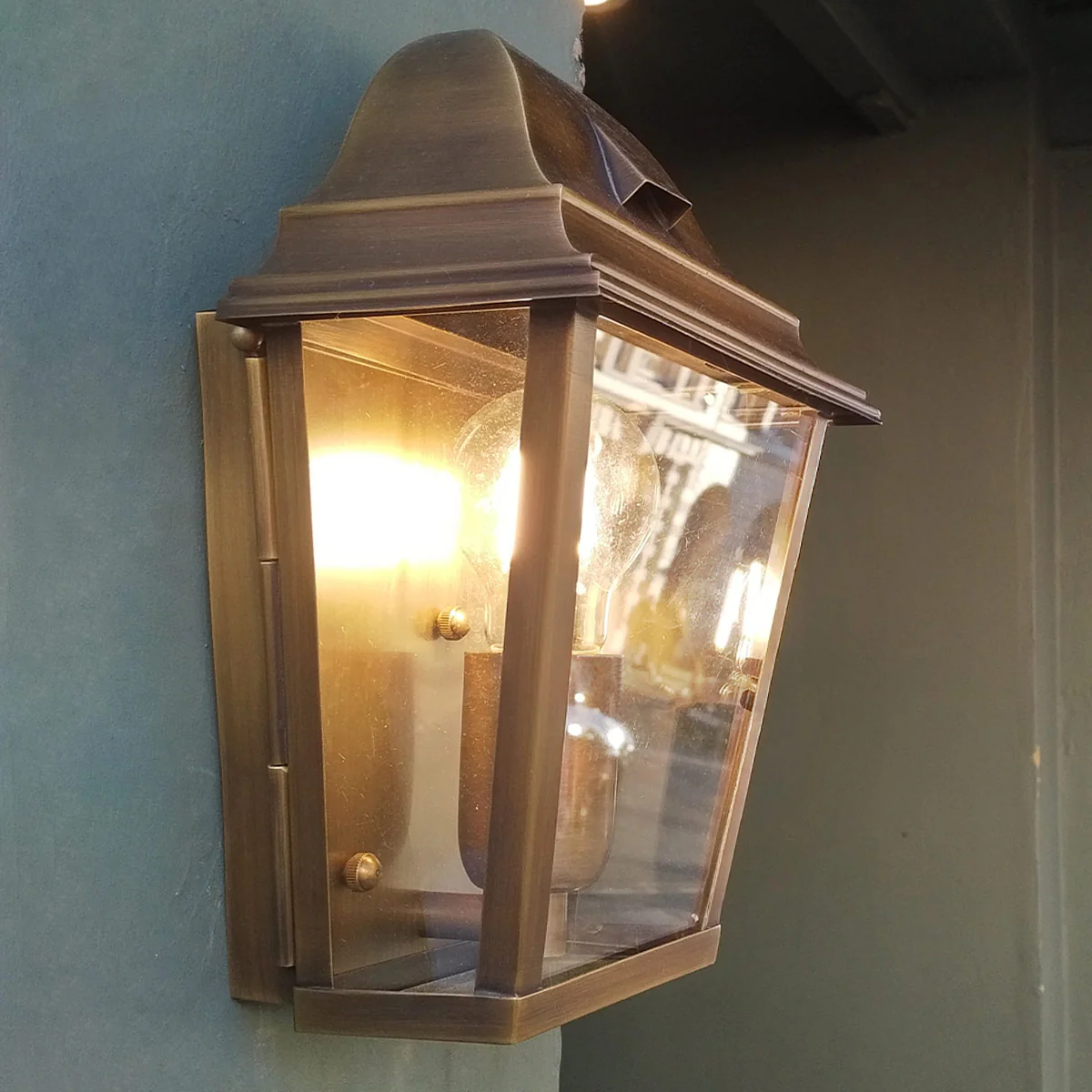 Elstead St James 1 Light Wall Lantern - Brass - Image 3