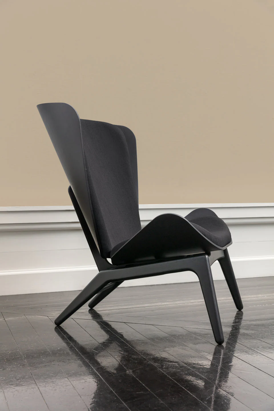 Umage 'The Reader' Armchair - Image 6