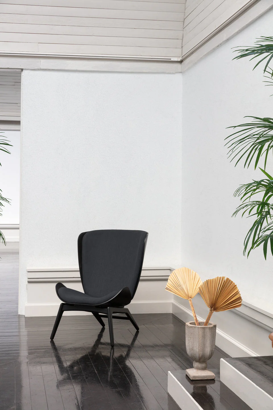 Umage 'The Reader' Armchair - Image 7