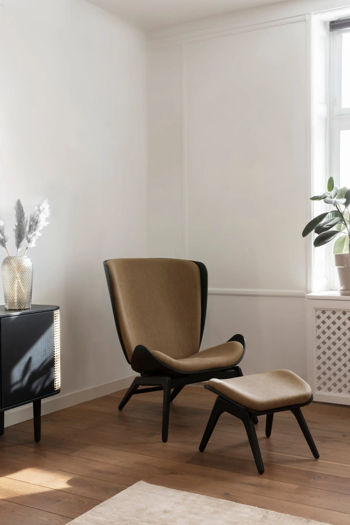 Umage 'The Reader' Armchair - Image 8